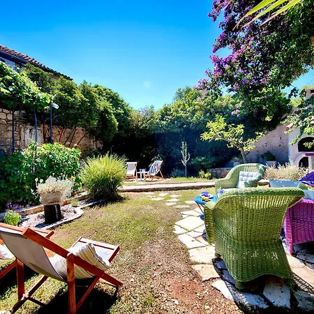 Franca - With Private Garden, Near Vis