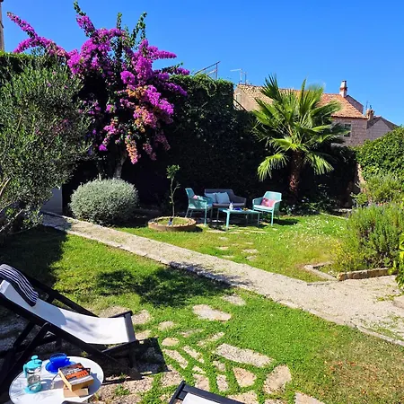 Villa Franca - With Private Garden, Near Vis